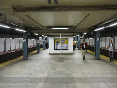 Man slashed at East Harlem subway station, NYPD looking for suspect who fled