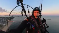 'Fan Man' steals hearts, inspires New Yorkers with high-flying hobby