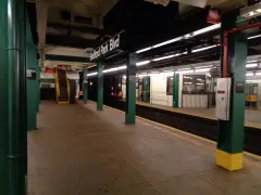 Man seriously injured in stabbing on Bronx subway platform, NYPD says